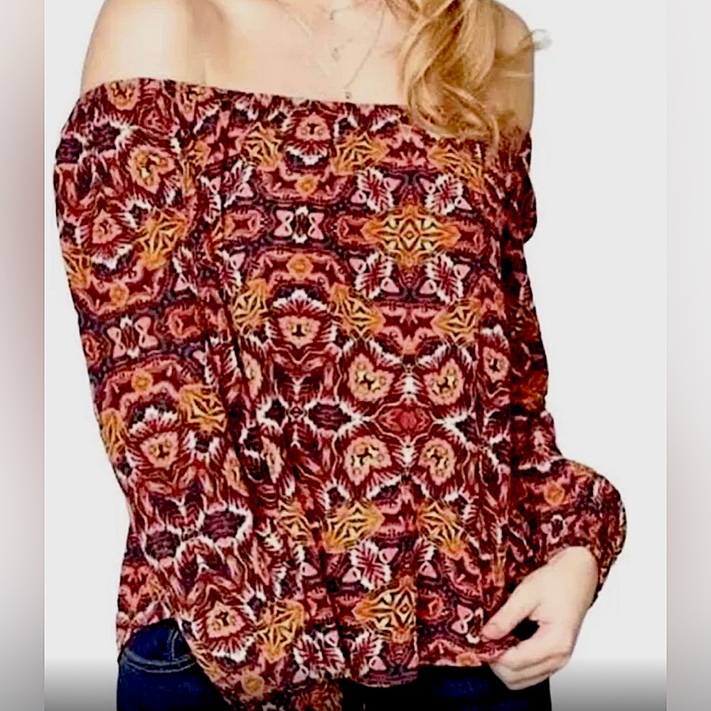 Worn once. Billabong Mi Amore Off The Shoulder Top